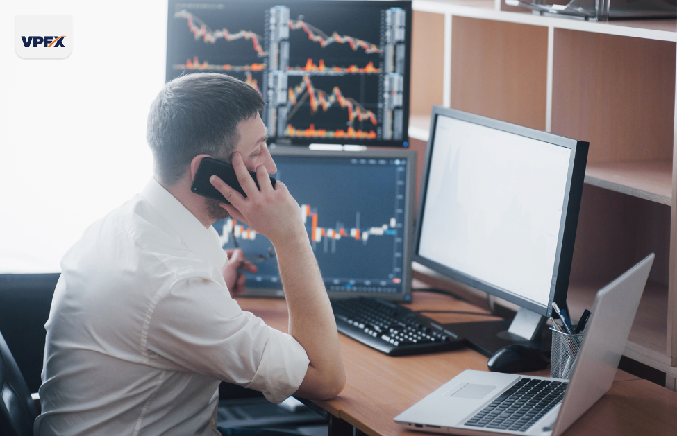 You are currently viewing 10 Reasons UAE Traders Are Moving to Multi-Regulated Trading Platforms Like VPFX