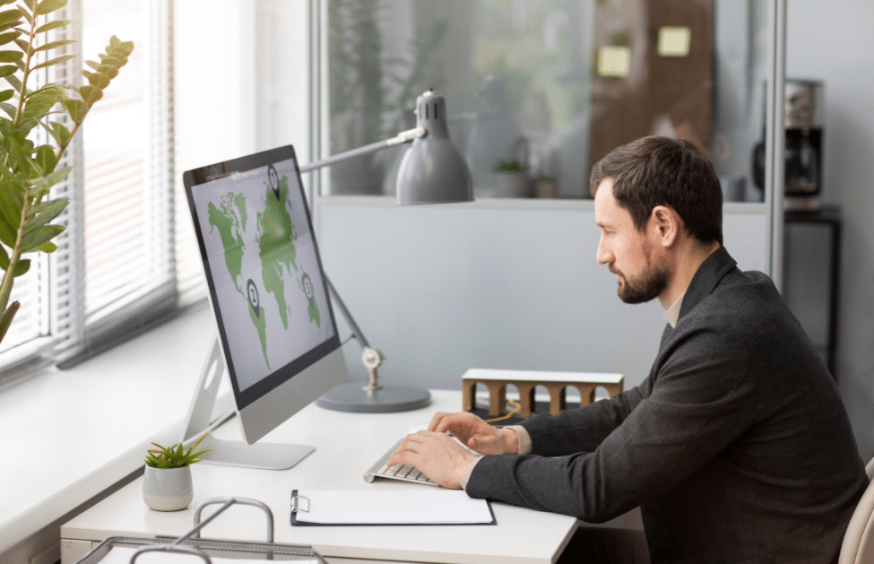 You are currently viewing How to Choose the Best Online Trading Platform in the UAE for Beginners in 2026