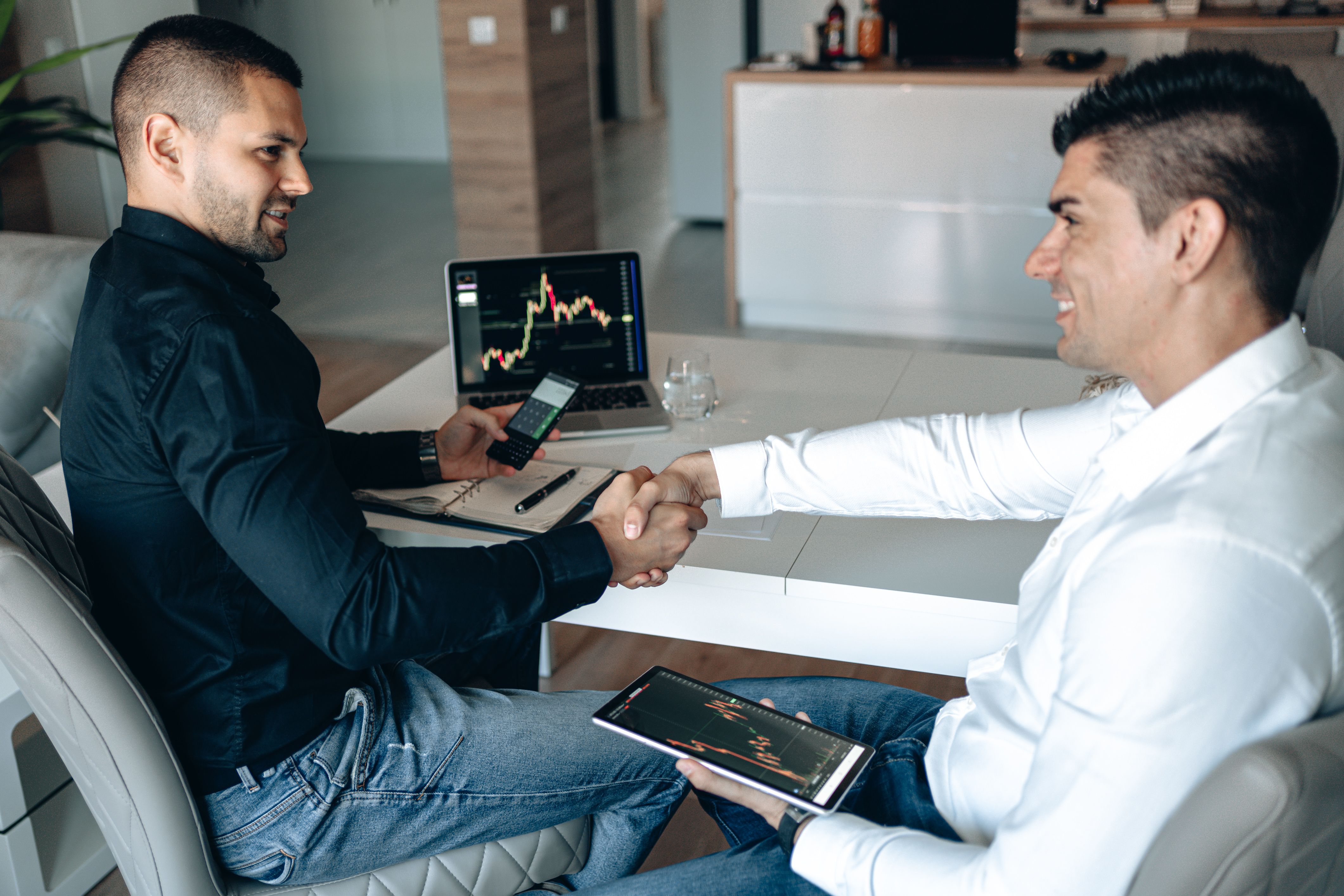 Read more about the article How to Compare Forex Brokers Before Opening a Trading Account